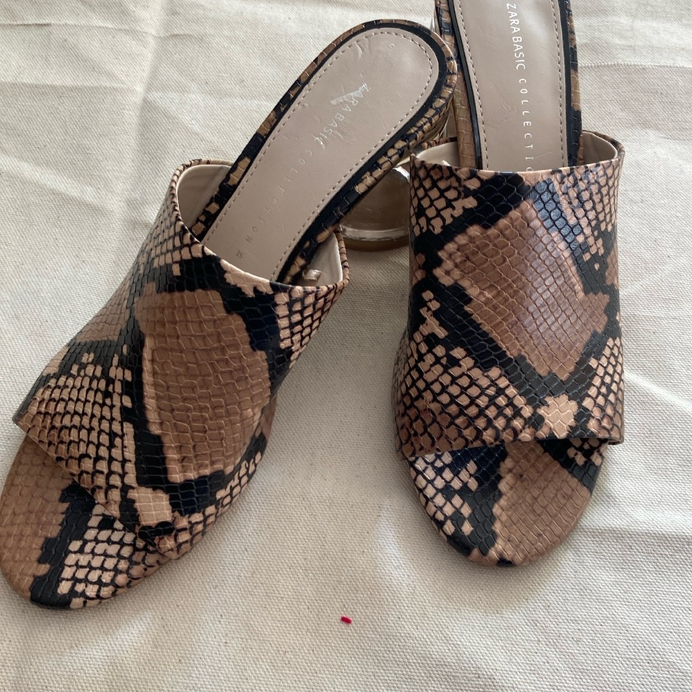 Snakeskin printed shoe with clear 2 inch heel